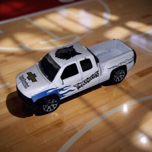 Vintage 1999 Offshore SuperFast 86 A 13 1999 Chevy Silverado White Timberwolves